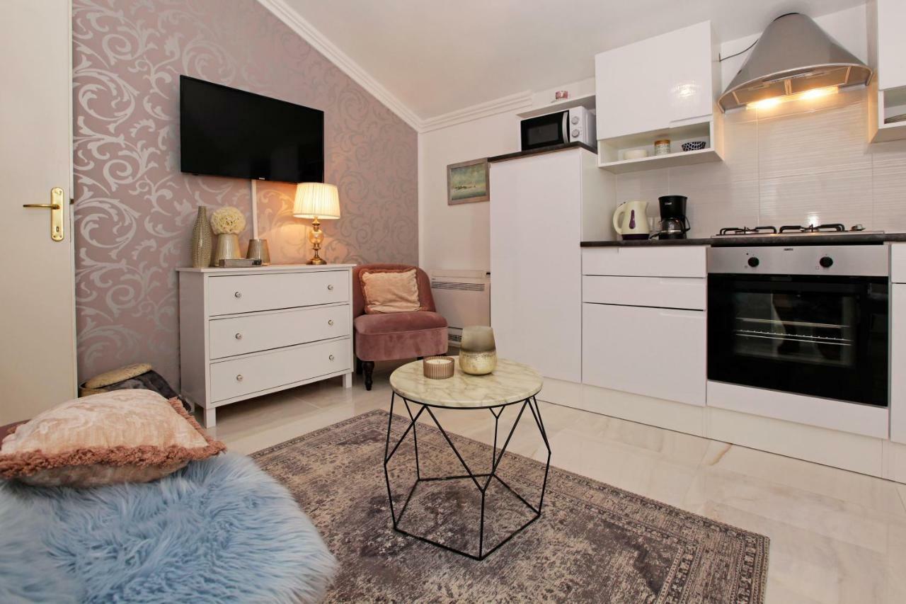 Apartment Ambroz Vela Luka Eksteriør billede